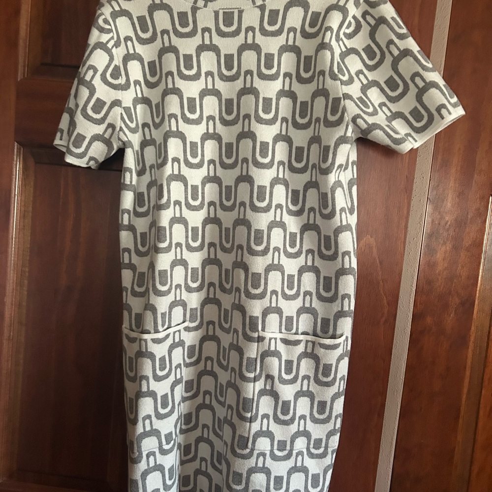 Chic Gray Geometric Midi Dress